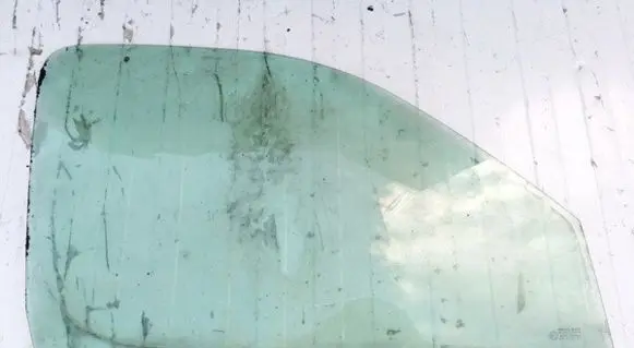 Peugeot Partner Front door window glass four-door