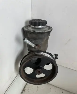 Toyota Corolla Verso E121 Power steering pump