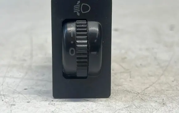 Toyota Avensis T250 Headlight level height control switch 8415205050 37166