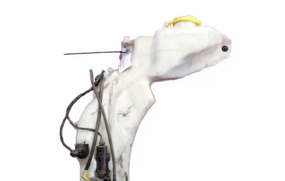 Fiat Freemont Windshield washer fluid reservoir/tank