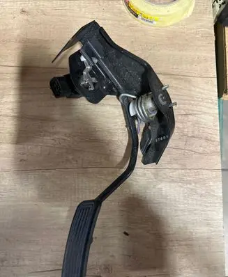 Toyota Avensis T250 Accelerator throttle pedal 7801013011 B7606