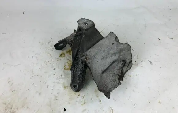 Audi A6 C7 Engine mounting bracket 8K0199398 3A77P 352510