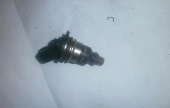 Ford Mondeo MK I Fuel injector 948fab