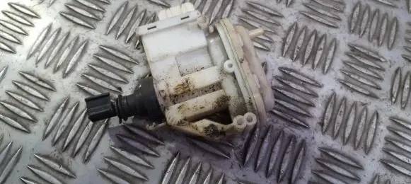 Volkswagen PASSAT B3 Central locking vacuum pump 357862153f