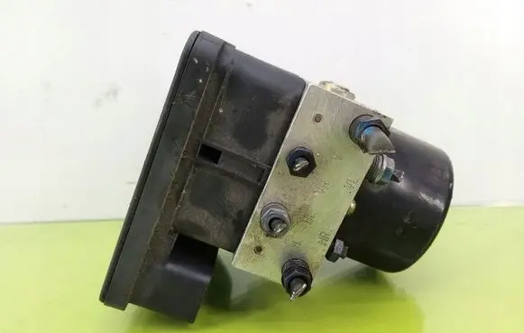 Volkswagen Golf V ABS Pump 6757387