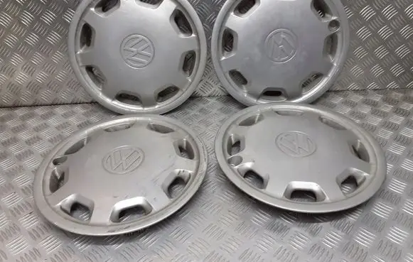 Volkswagen Golf IV R16 wheel hub/cap/trim 1HM601147