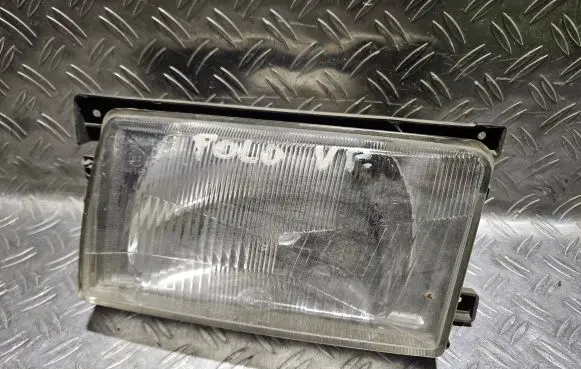 Volkswagen Polo II 86C 2F Headlight/headlamp 30313754700 303137