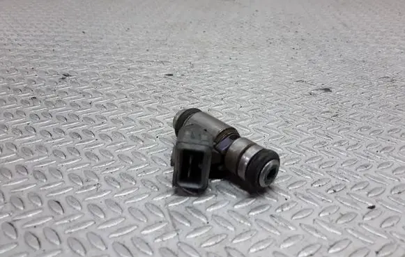 Seat Ibiza II (6k) Fuel injector IWP023