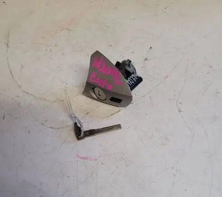 Mercedes-Benz C W204 Front door lock (next to the handle) 