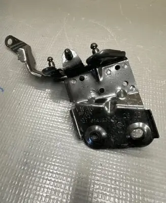Skoda Fabia Mk4 (6VA) ABS pump bracket 2Q1614235C