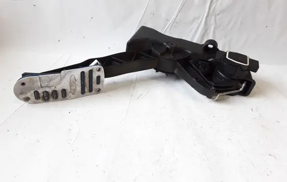 Mercedes-Benz A W169 Accelerator throttle pedal A1693000104