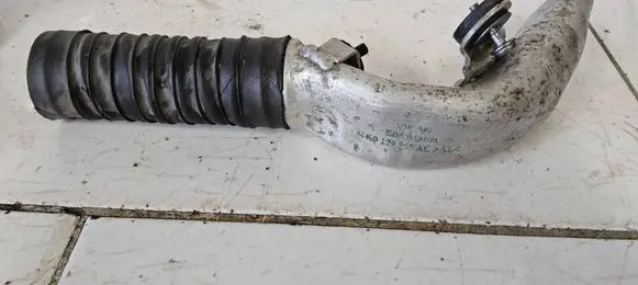 Volkswagen Jetta VI Intercooler hose/pipe 1K0129565AC