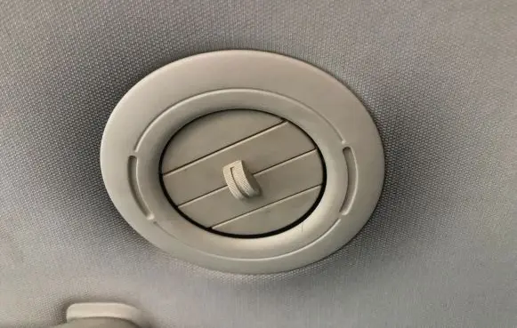 Chrysler Grand Voyager V Air vent grill in roof 