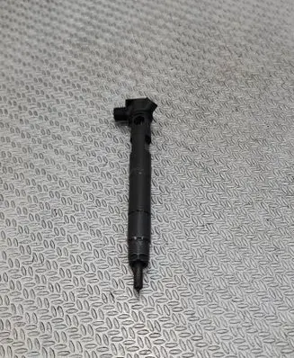 Mercedes-Benz C W204 Fuel injector A6510704987 8200037766