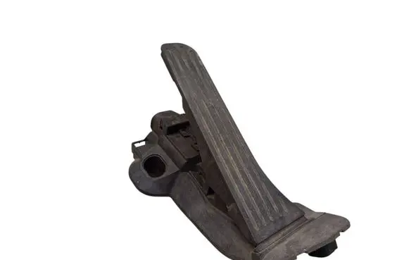 Accelerator throttle pedal