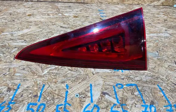 Tailgate rear/tail lights