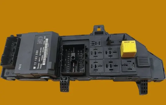 Opel Vectra C Central body control module 13193588