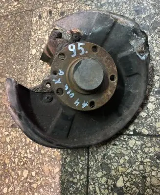 Audi A4 S4 B5 8D Rear wheel hub