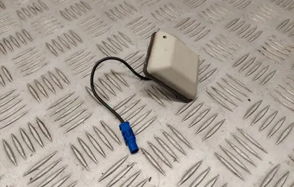 Mercedes-Benz GLA W156 Aerial antenna amplifier A2059057101