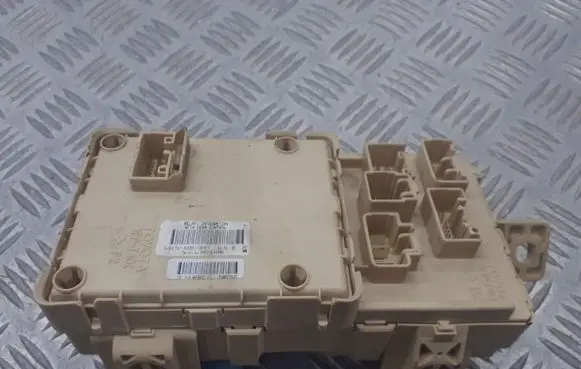 Toyota Avensis T250 Fuse box cover 82641-CA010-F