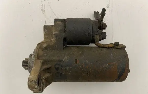 Volkswagen Golf III Starter motor