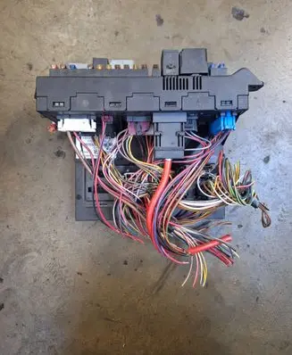 Mercedes-Benz E W211 Fuse module 2115454201 00005927A22 A2220583110150