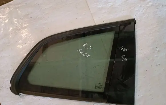 BMW X3 E83 Rear side window E643R00104 AS3