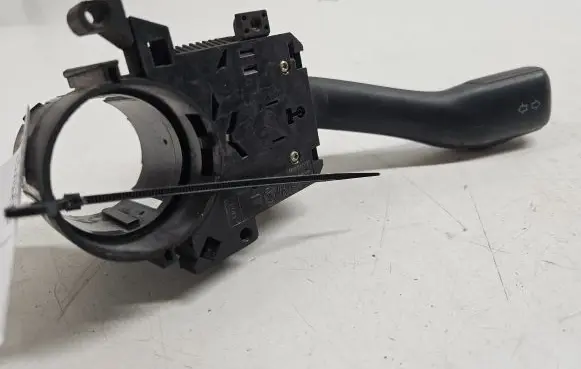 Volkswagen PASSAT B5 Indicator stalk 8L0953513G