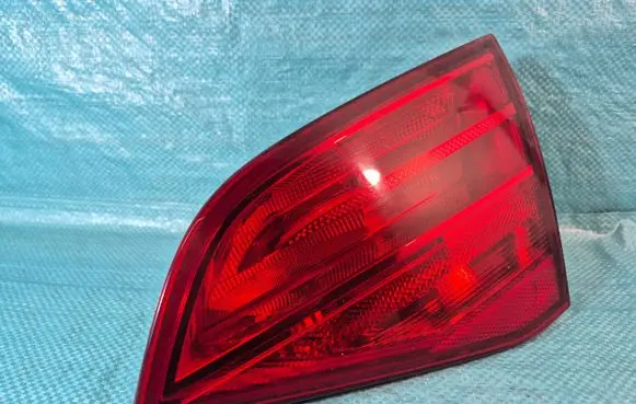 Tailgate rear/tail lights