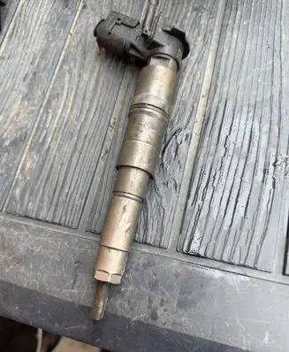 BMW 5 E60 E61 Fuel injector 0445115077