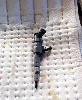Peugeot 508 Fuel injector 0445110566