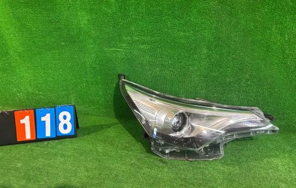 Toyota Avensis T270 Headlight/headlamp 1711313 06112017
