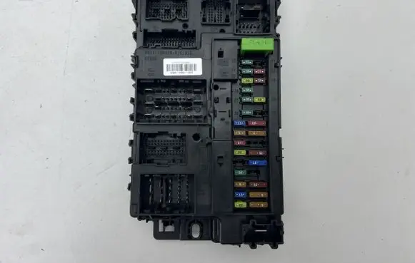 Ford Escort Fuse box cover SU5T15604KMCA
