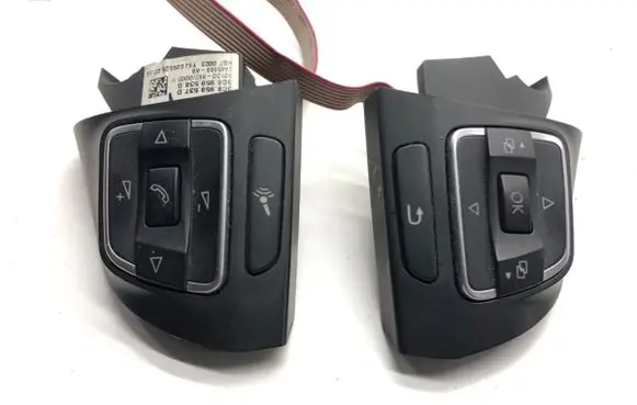 Volkswagen PASSAT B7 Steering wheel buttons/switches 
