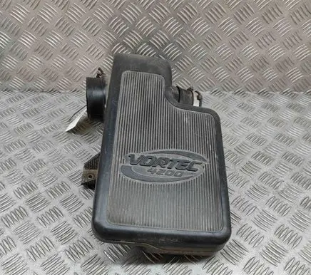 Chevrolet TrailBlazer Intake resonator 15047009