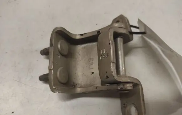 Suzuki Grand Vitara II Rear door upper hinge 63J UL63J