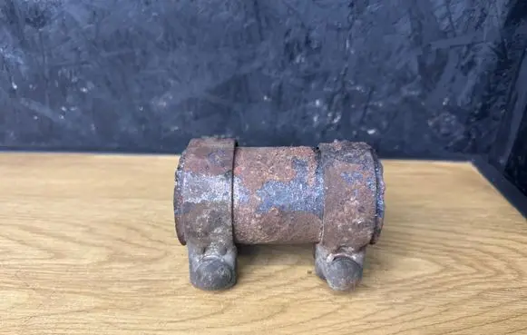 Volkswagen Golf V Muffler pipe connector clamp