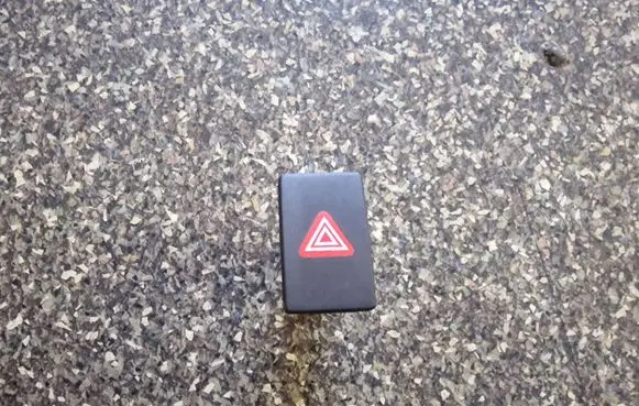 Volkswagen Golf VI Hazard light switch