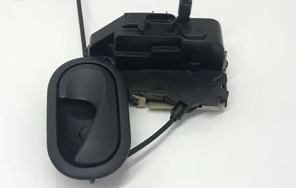 Renault Megane II Front door lock