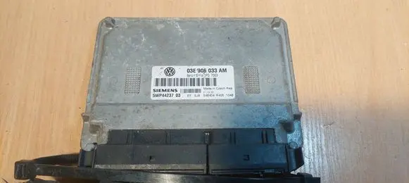 Seat Ibiza III (6L) Engine control unit/module ECU 03E906033AM SIMOS3PG 5WP44237