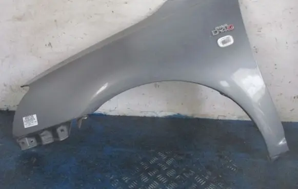 Toyota Avensis Verso Fender