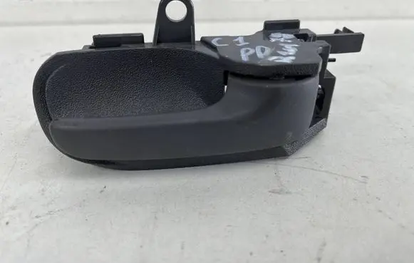 Peugeot 107 Front door interior handle
