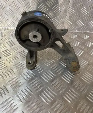 Toyota Verso Engine mount bracket