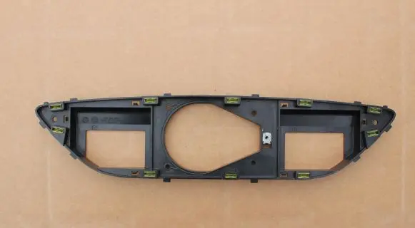 Volkswagen Touareg II Dash center speaker trim cover 7P6819153