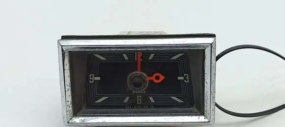 Mercedes-Benz 190 230 W110 W111 Clock 1105420011
