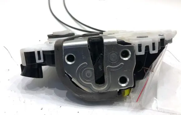 Toyota Yaris Front door lock