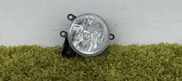 Toyota Prius (XW30) Front fog light 70618