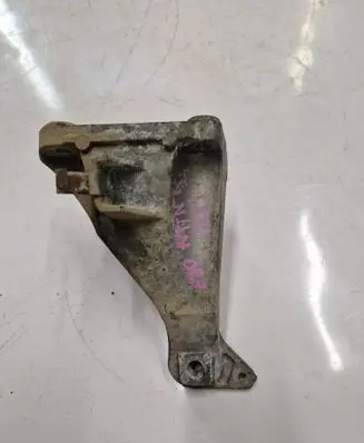 BMW 3 E90 E91 Engine mounting bracket 6781916