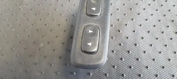 Hyundai Accent Electric window control switch 9357022000 93570-22000