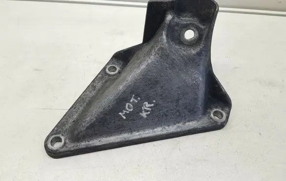 BMW 5 E60 E61 Engine mounting bracket 6761149